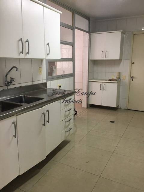 Apartamento à venda com 3 quartos, 130m² - Foto 2