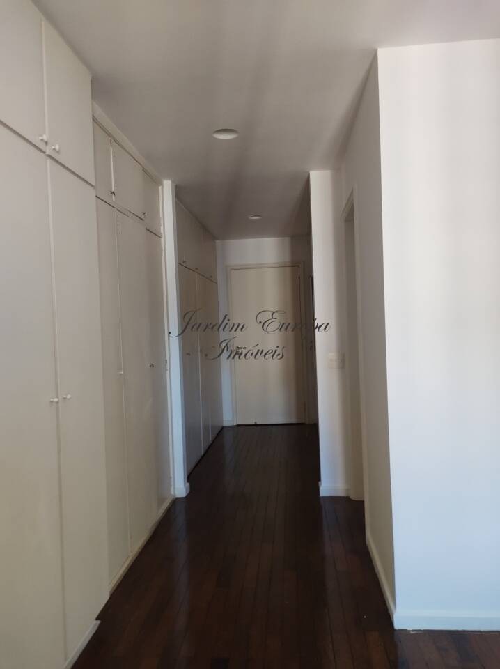 Apartamento para alugar com 3 quartos, 236m² - Foto 17