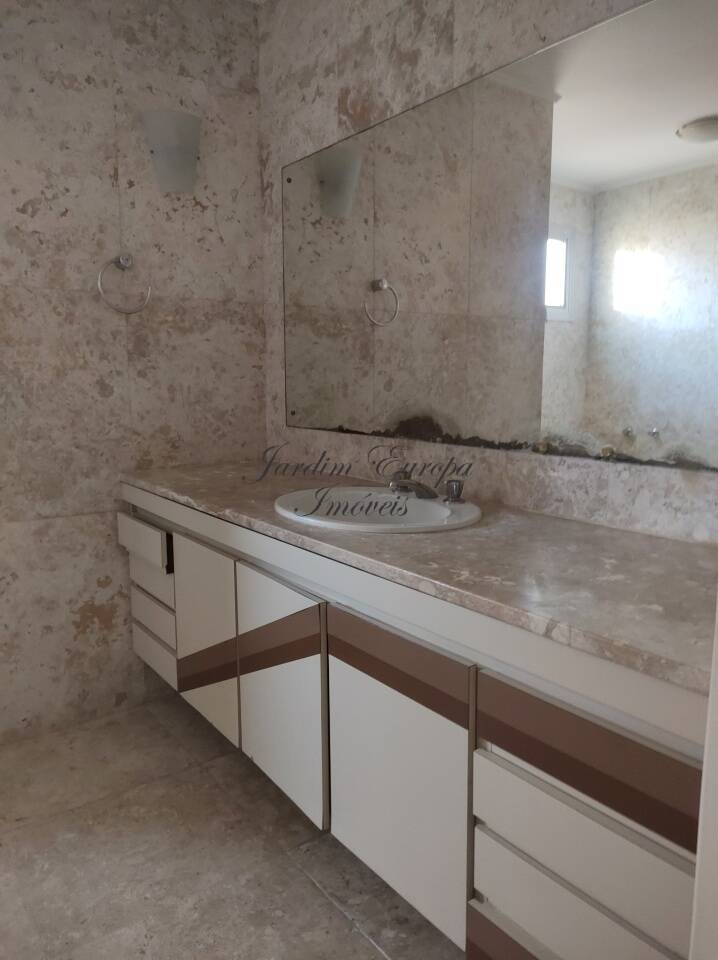 Apartamento para alugar com 3 quartos, 236m² - Foto 19