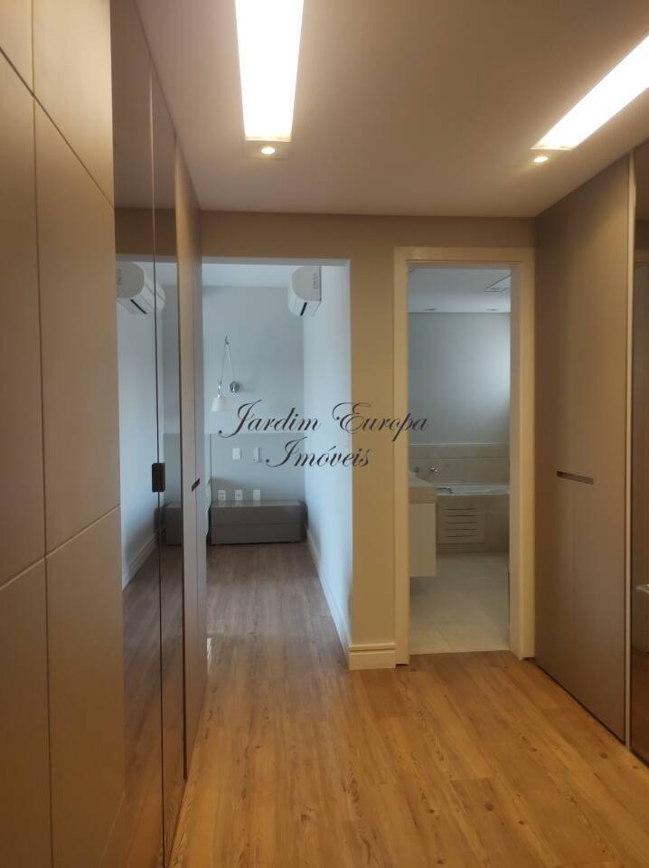 Apartamento para alugar com 3 quartos, 223m² - Foto 2