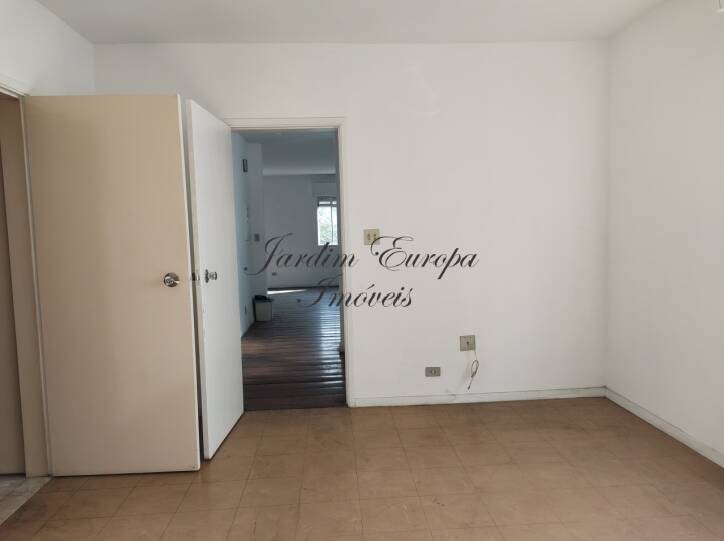 Apartamento à venda com 3 quartos, 300m² - Foto 7