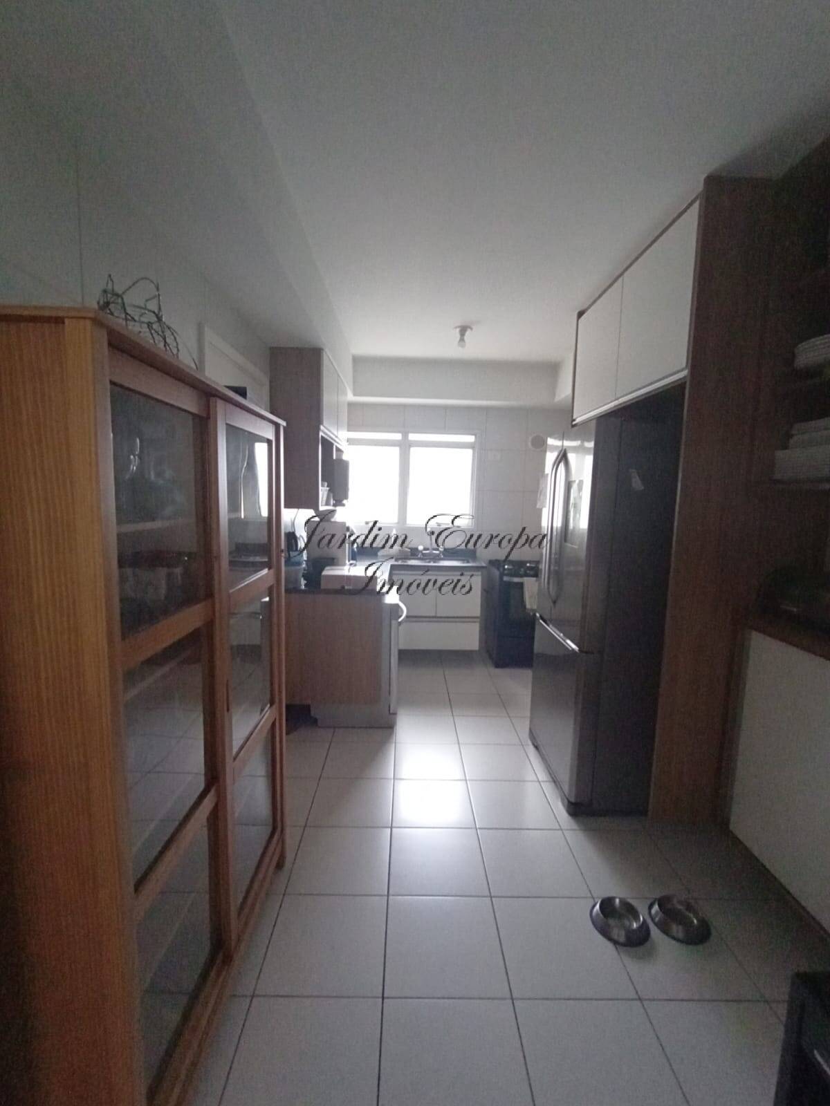 Apartamento para alugar com 3 quartos, 201m² - Foto 9