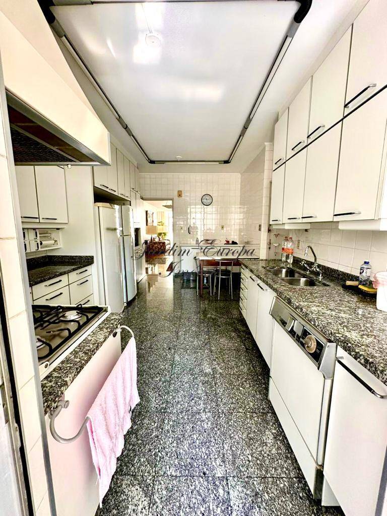 Apartamento à venda com 3 quartos, 188m² - Foto 7