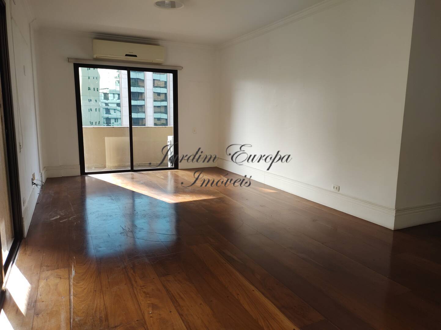 Apartamento à venda e aluguel com 3 quartos, 220m² - Foto 1