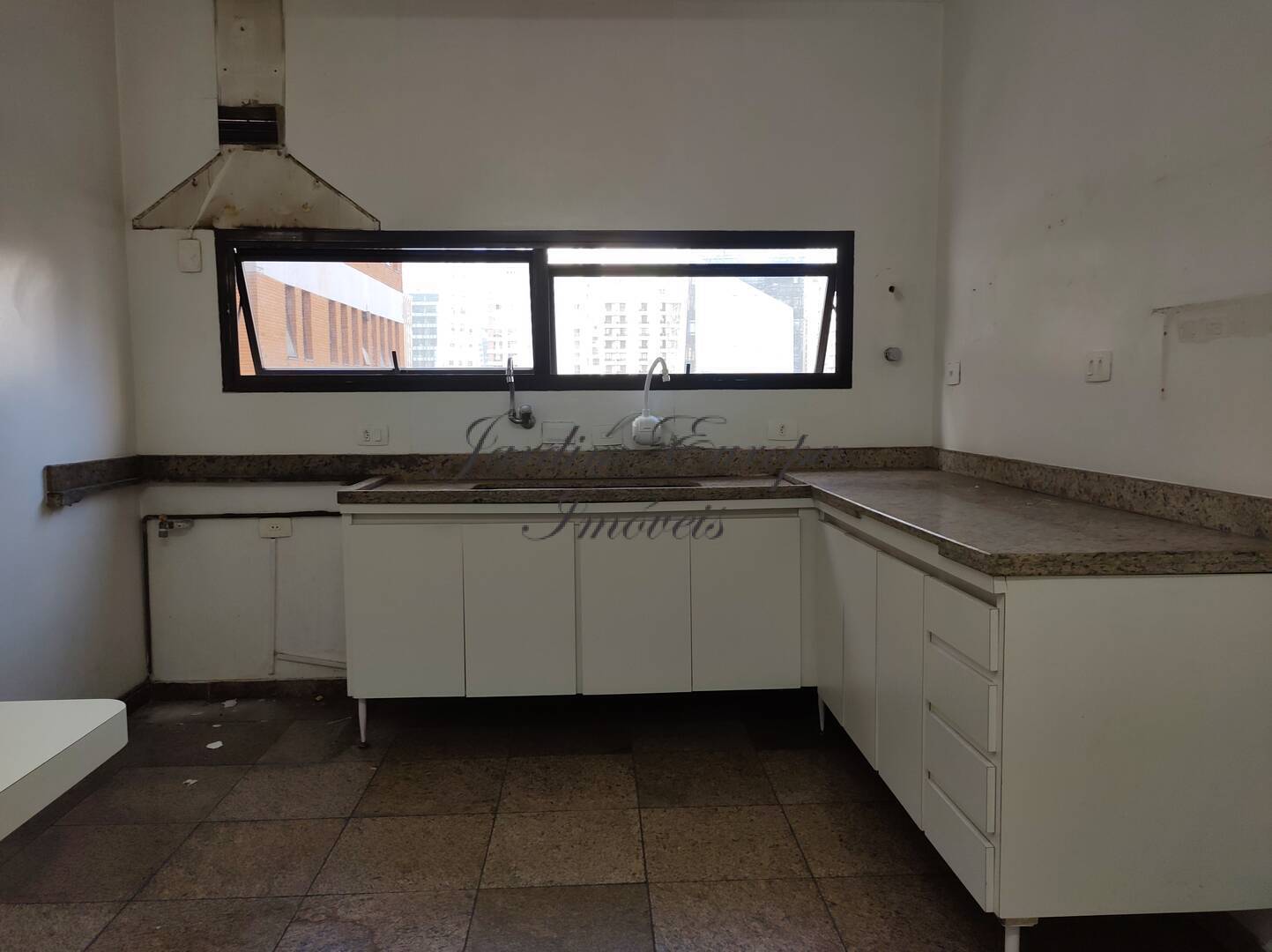 Apartamento à venda e aluguel com 3 quartos, 220m² - Foto 12