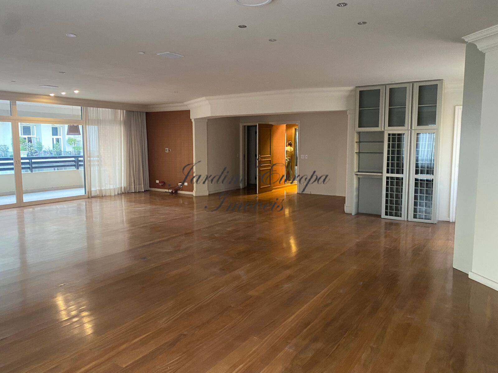 Apartamento para alugar com 3 quartos, 285m² - Foto 2