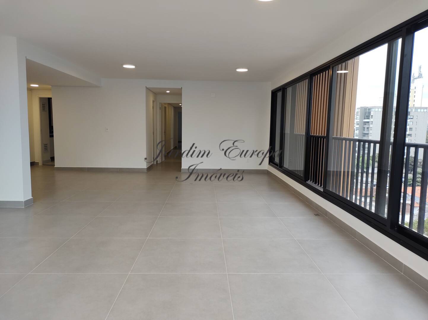 Apartamento para alugar com 3 quartos, 187m² - Foto 3