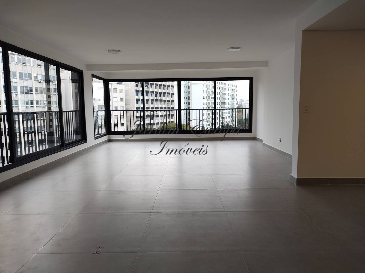 Apartamento para alugar com 3 quartos, 187m² - Foto 1