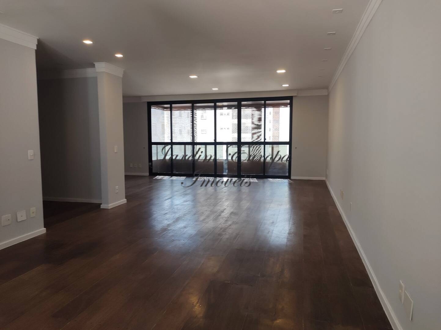 Apartamento para alugar com 3 quartos, 211m² - Foto 6