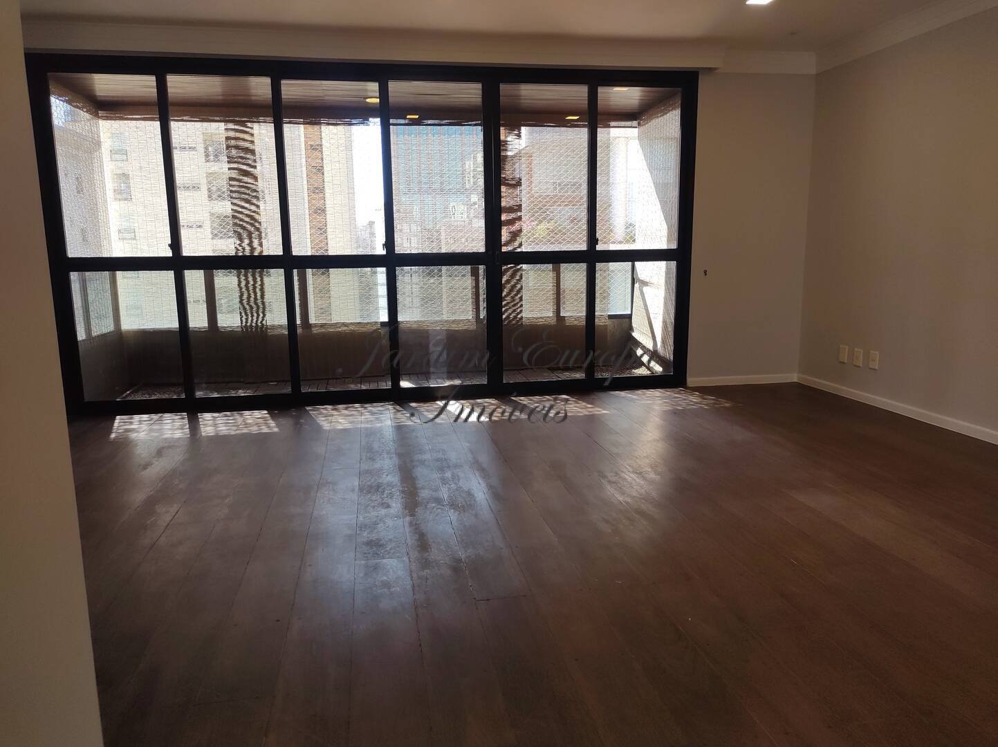 Apartamento para alugar com 3 quartos, 211m² - Foto 5