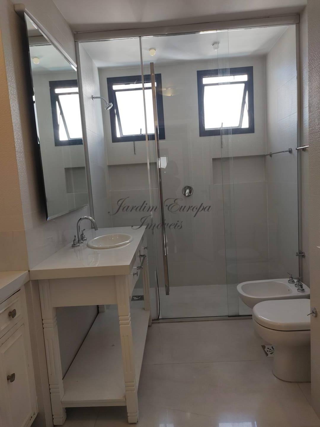 Apartamento para alugar com 3 quartos, 211m² - Foto 24