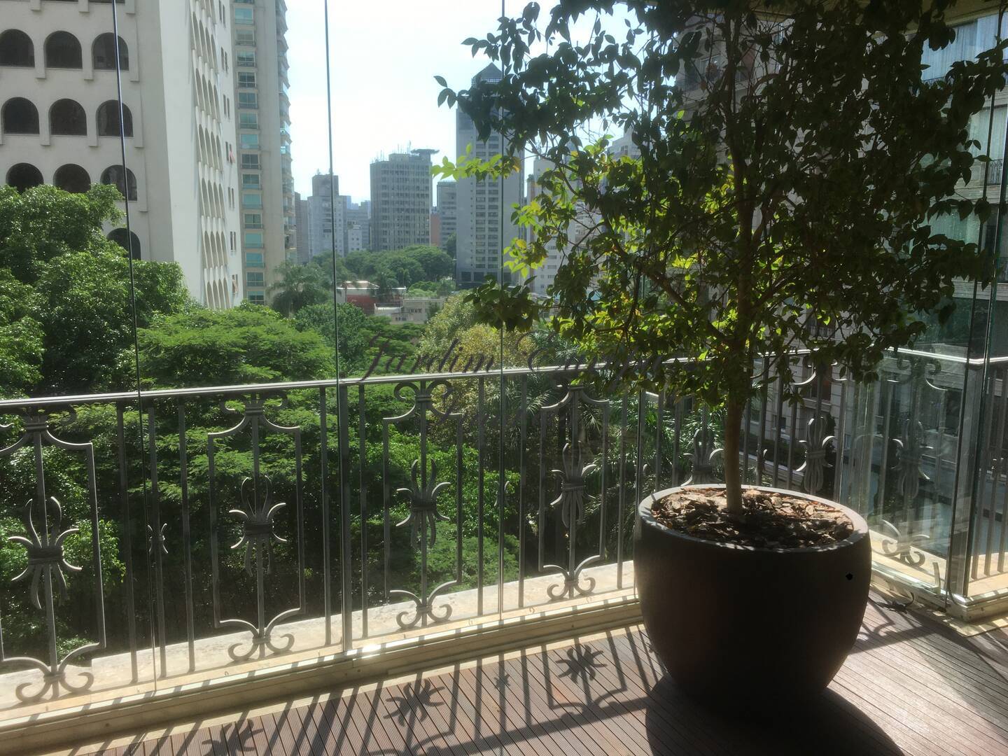 Apartamento à venda com 3 quartos, 270m² - Foto 2