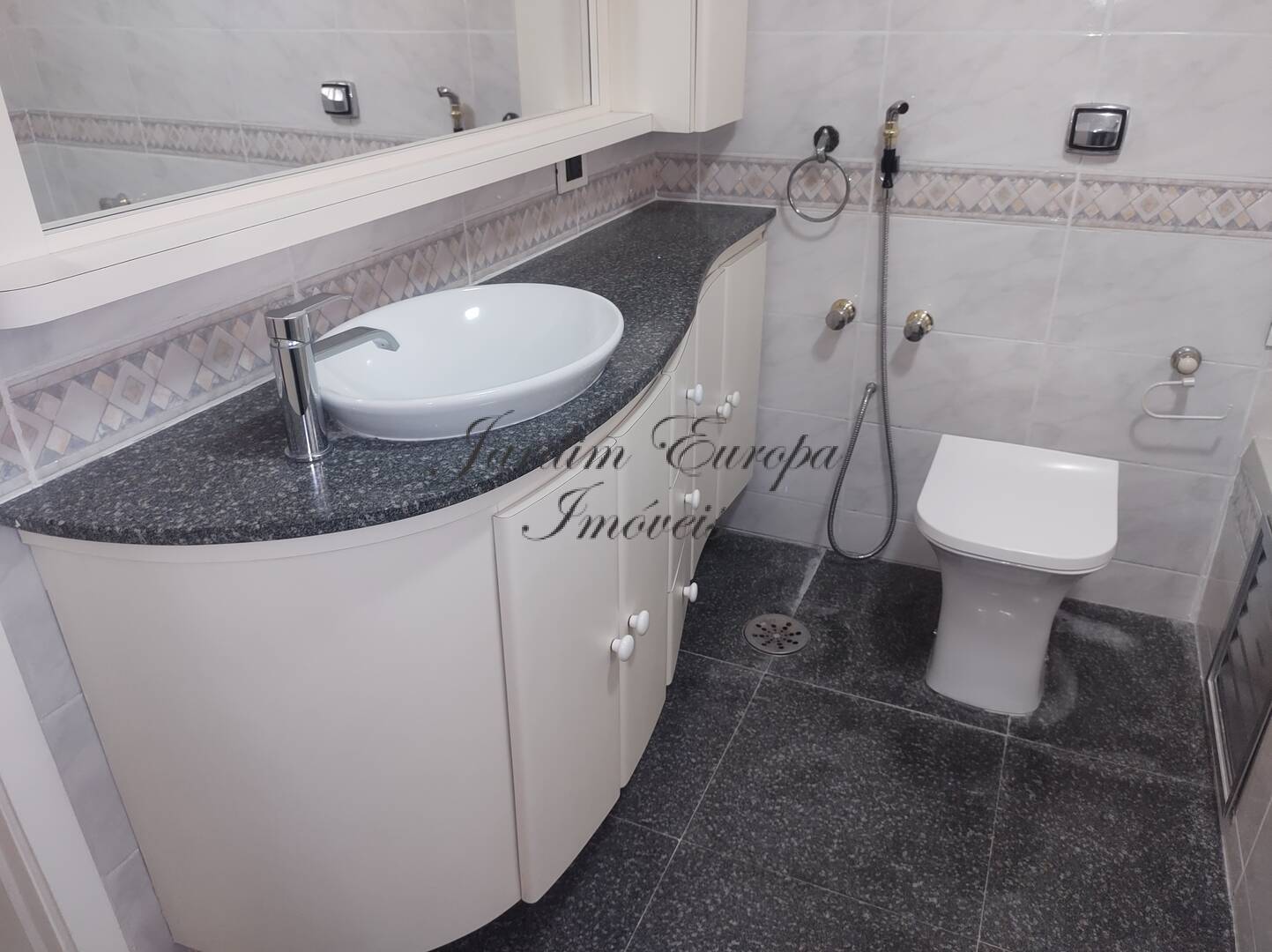 Apartamento à venda e aluguel com 3 quartos, 165m² - Foto 9