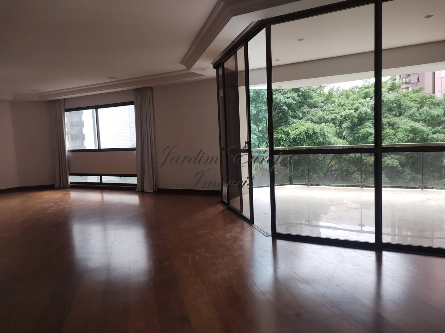 Apartamento para alugar com 4 quartos, 250m² - Foto 4