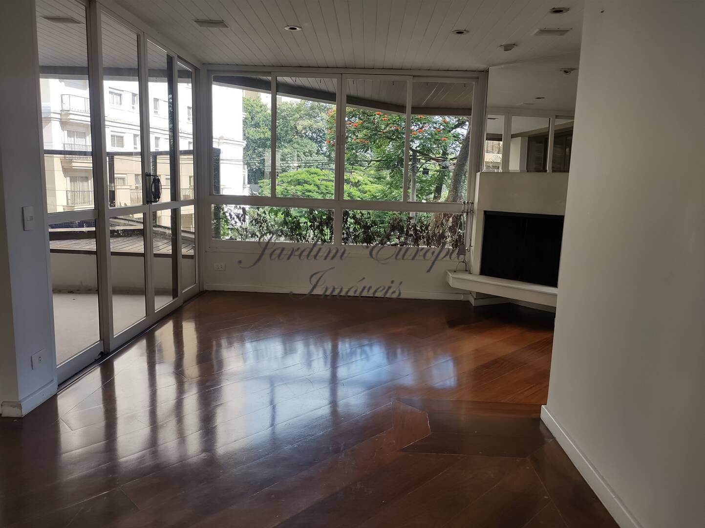 Apartamento para alugar com 3 quartos, 165m² - Foto 3