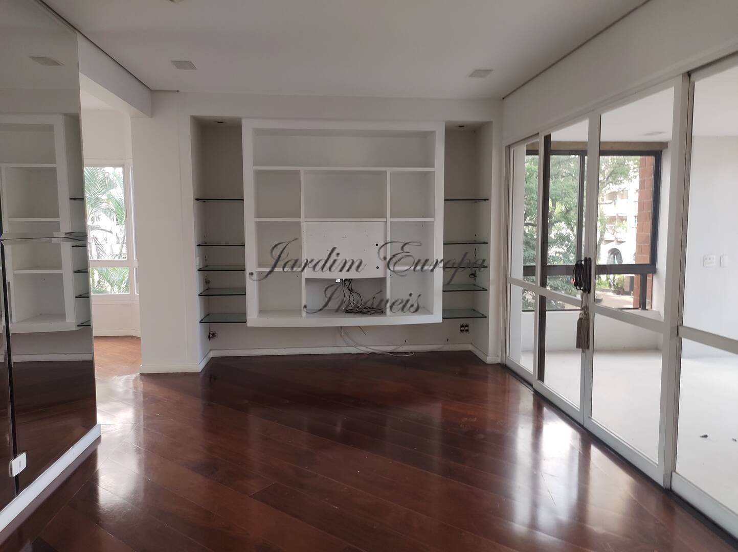 Apartamento para alugar com 3 quartos, 165m² - Foto 1