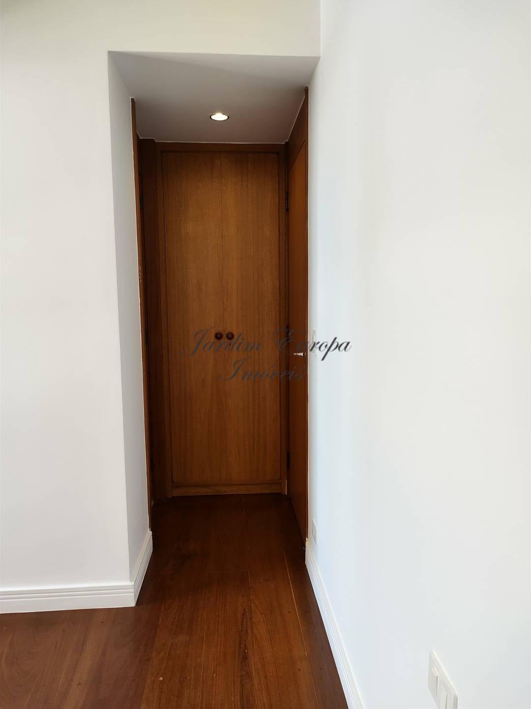 Apartamento para alugar com 3 quartos, 230m² - Foto 10