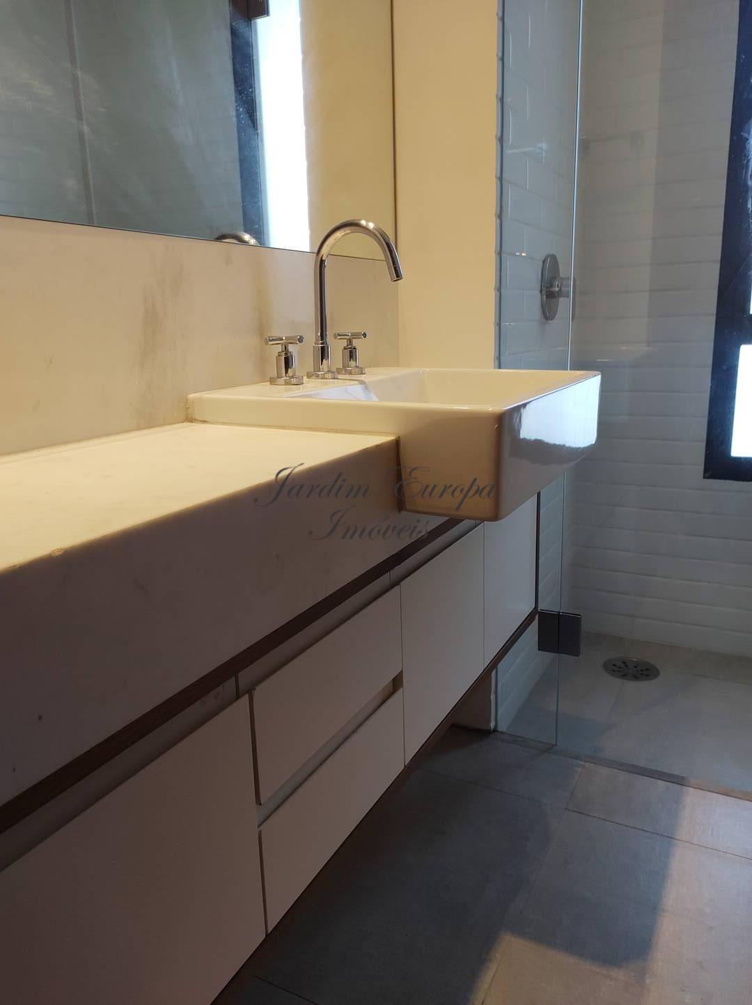 Apartamento para alugar com 3 quartos, 230m² - Foto 17