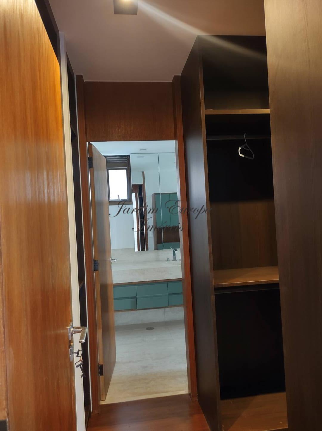 Apartamento para alugar com 3 quartos, 230m² - Foto 22