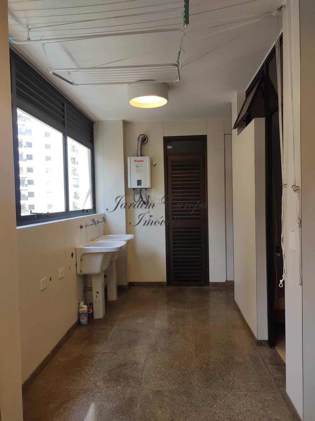 Apartamento para alugar com 3 quartos, 230m² - Foto 35