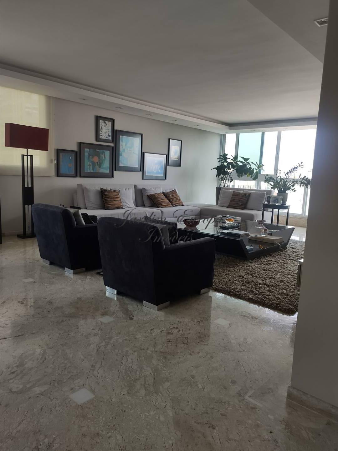 Apartamento para alugar com 3 quartos, 304m² - Foto 2