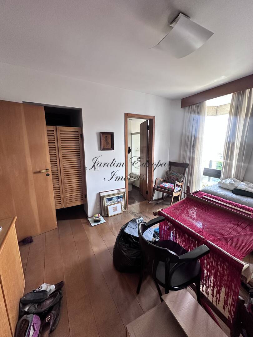 Apartamento à venda com 3 quartos, 280m² - Foto 11