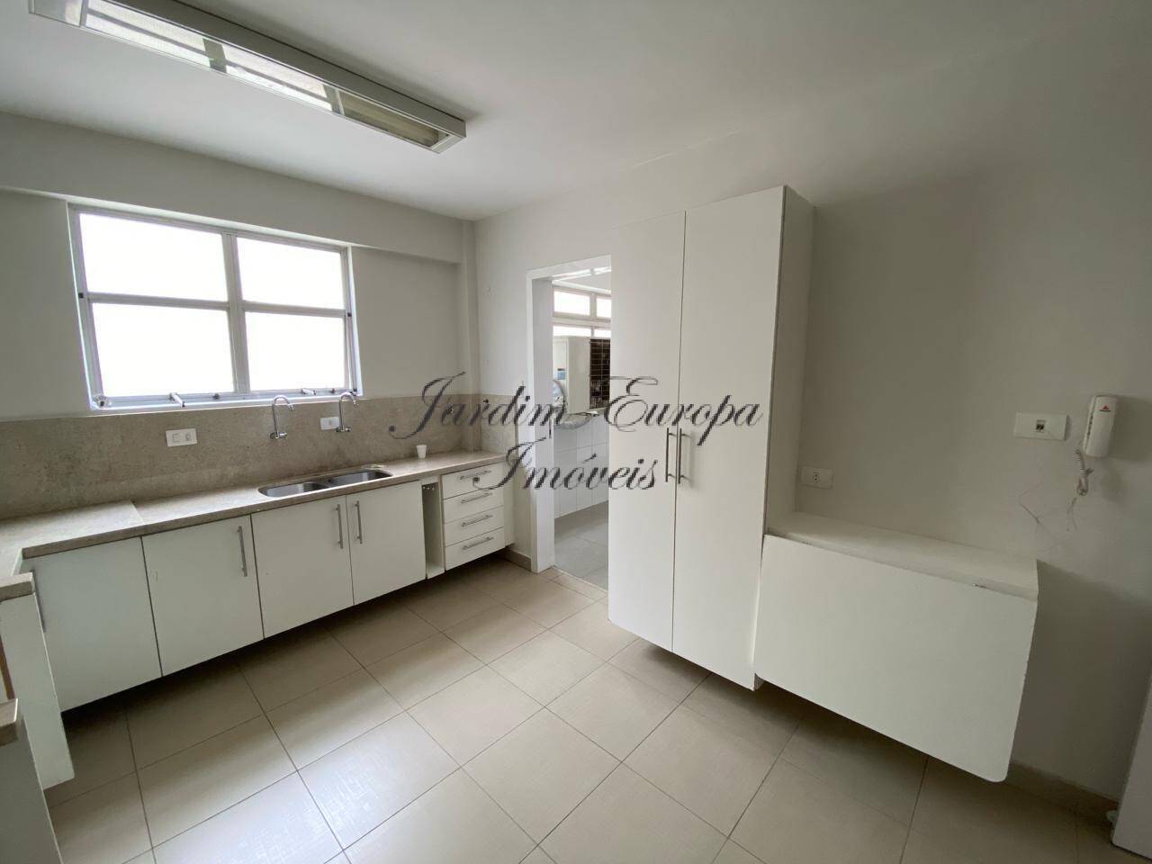 Apartamento para alugar com 3 quartos, 300m² - Foto 3