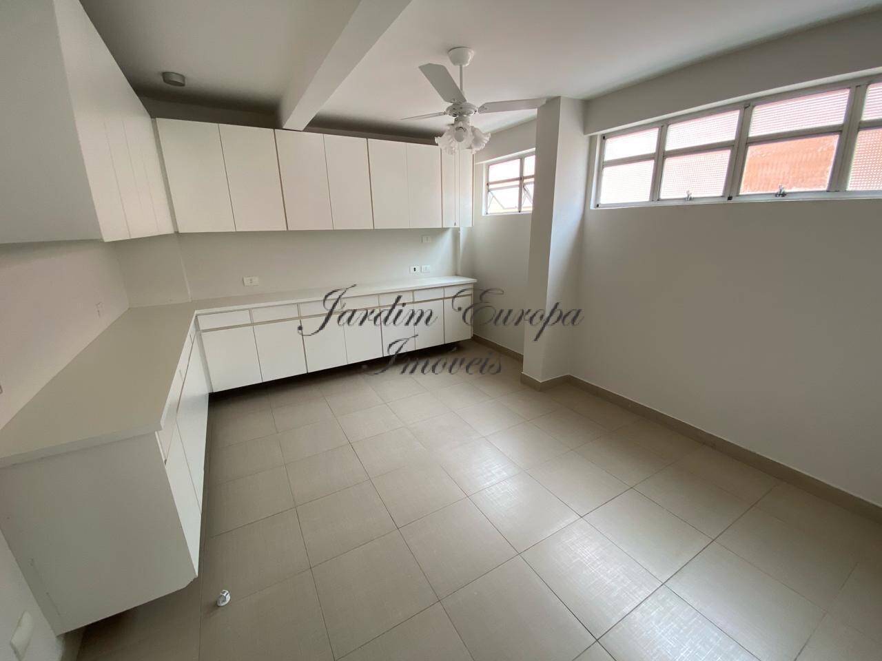 Apartamento para alugar com 3 quartos, 300m² - Foto 8