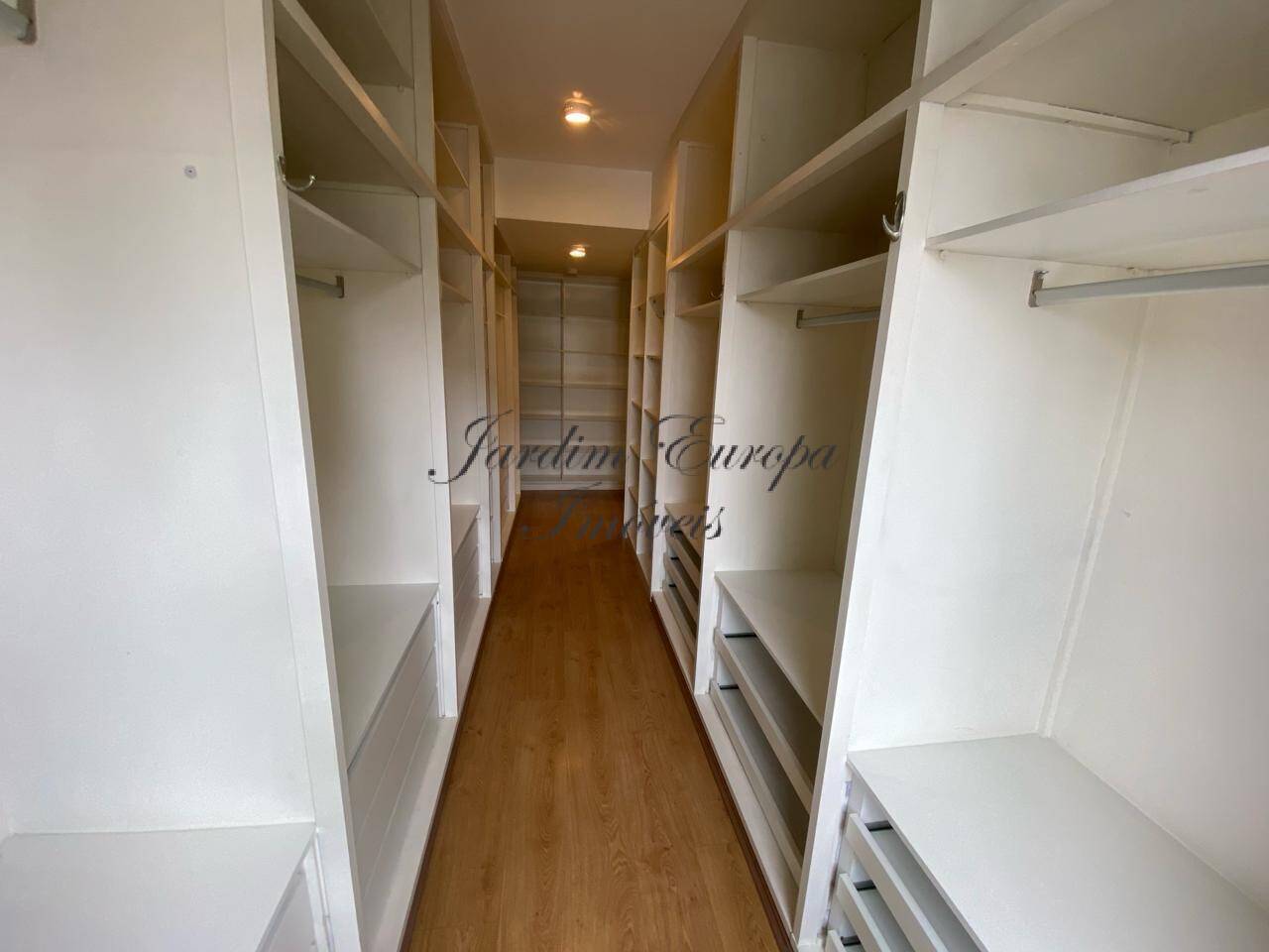 Apartamento para alugar com 3 quartos, 300m² - Foto 10