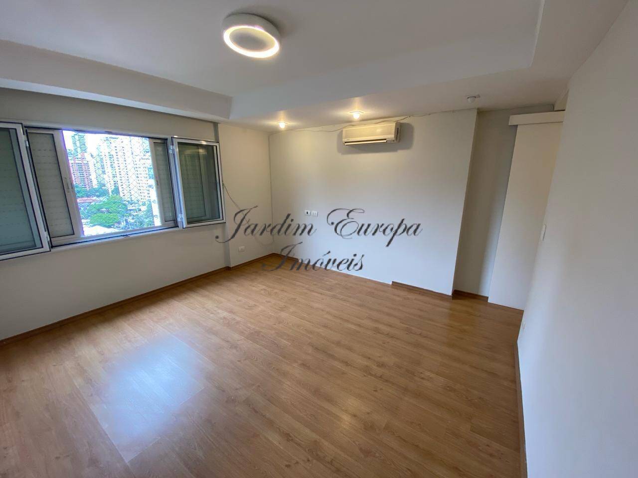 Apartamento para alugar com 3 quartos, 300m² - Foto 12