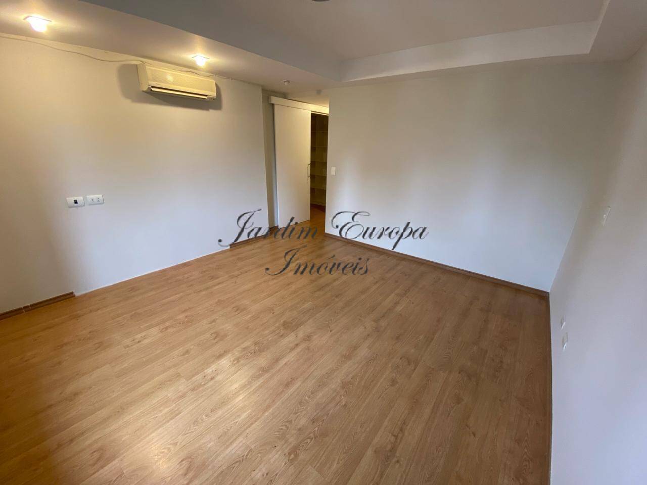 Apartamento para alugar com 3 quartos, 300m² - Foto 13