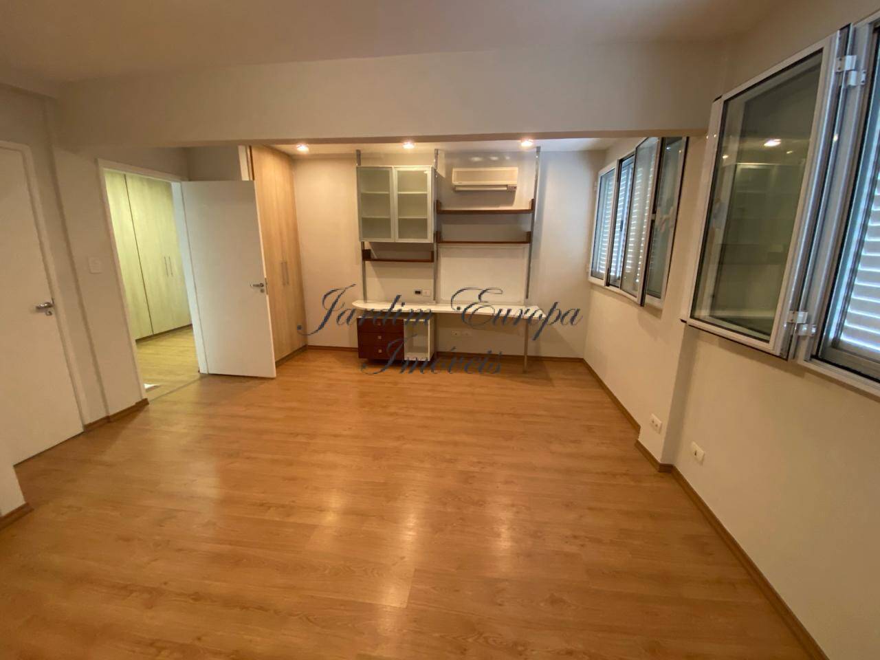 Apartamento para alugar com 3 quartos, 300m² - Foto 15