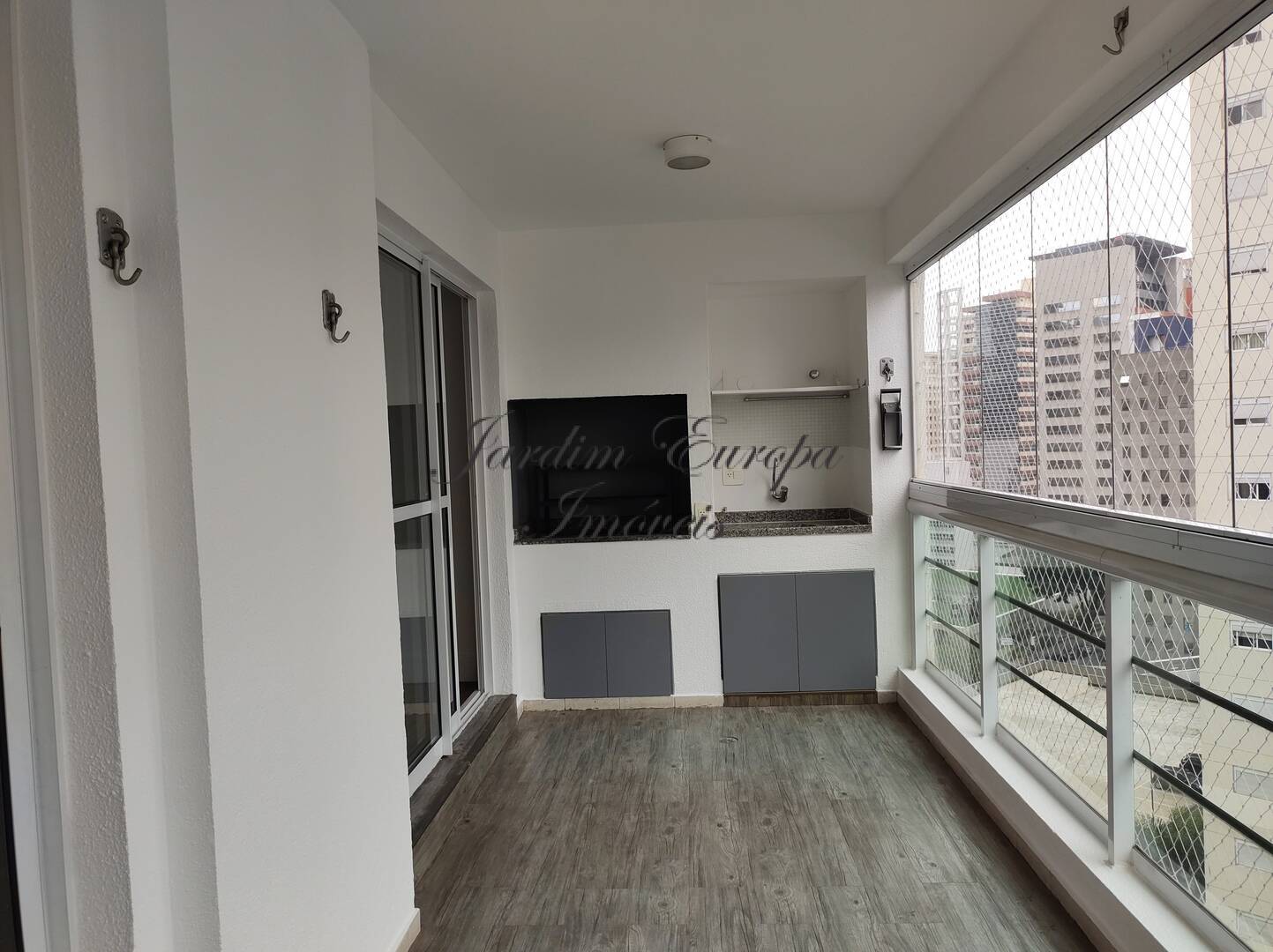 Apartamento para alugar com 3 quartos, 140m² - Foto 2