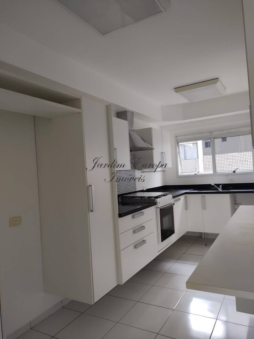 Apartamento para alugar com 3 quartos, 140m² - Foto 24