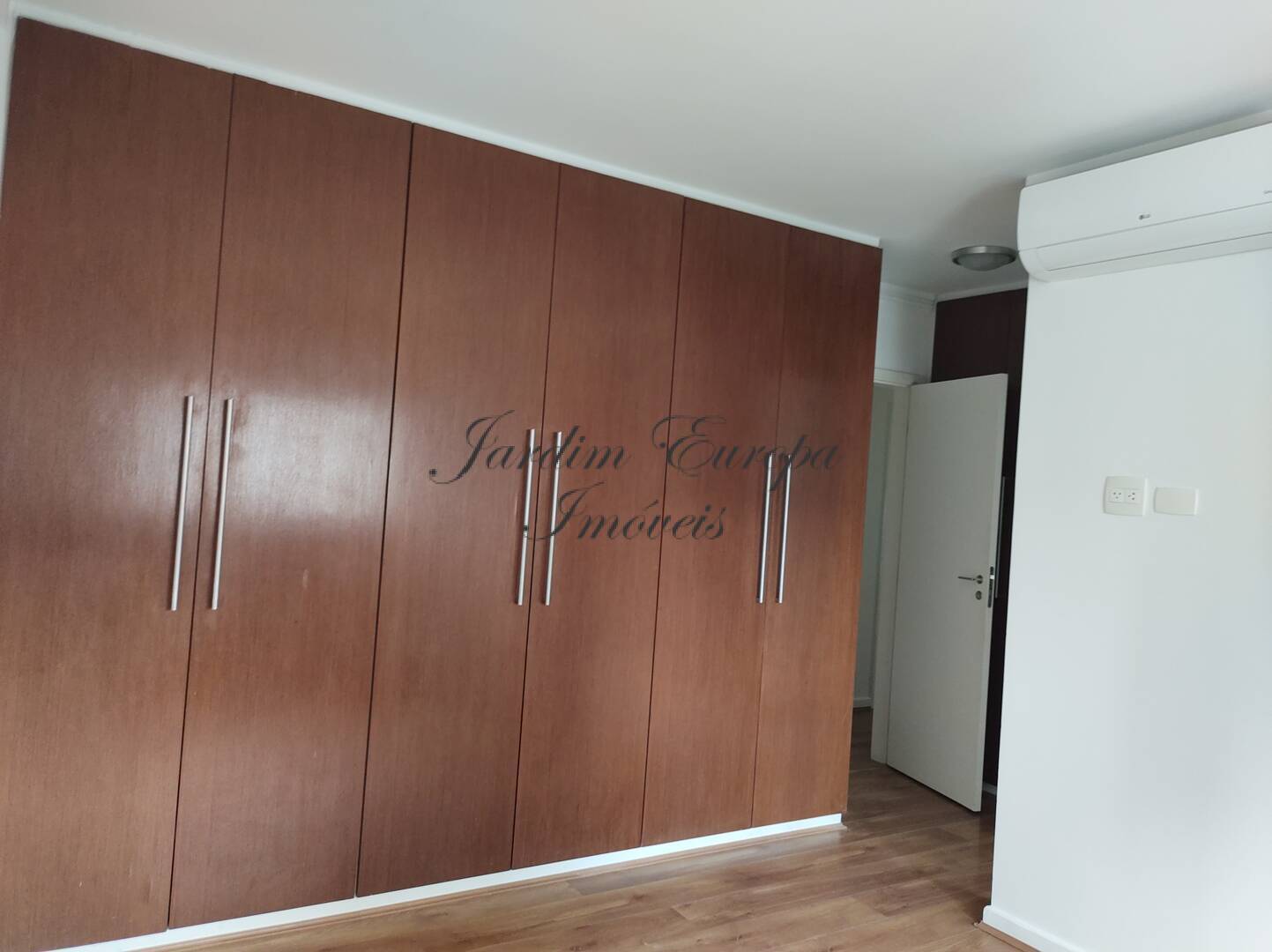 Apartamento para alugar com 3 quartos, 140m² - Foto 17