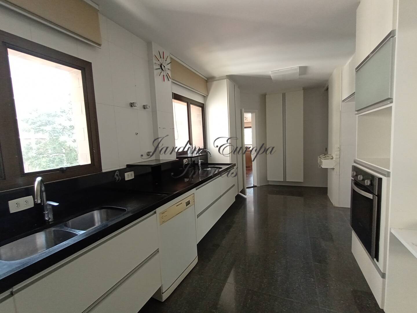 Apartamento para alugar com 3 quartos, 265m² - Foto 11