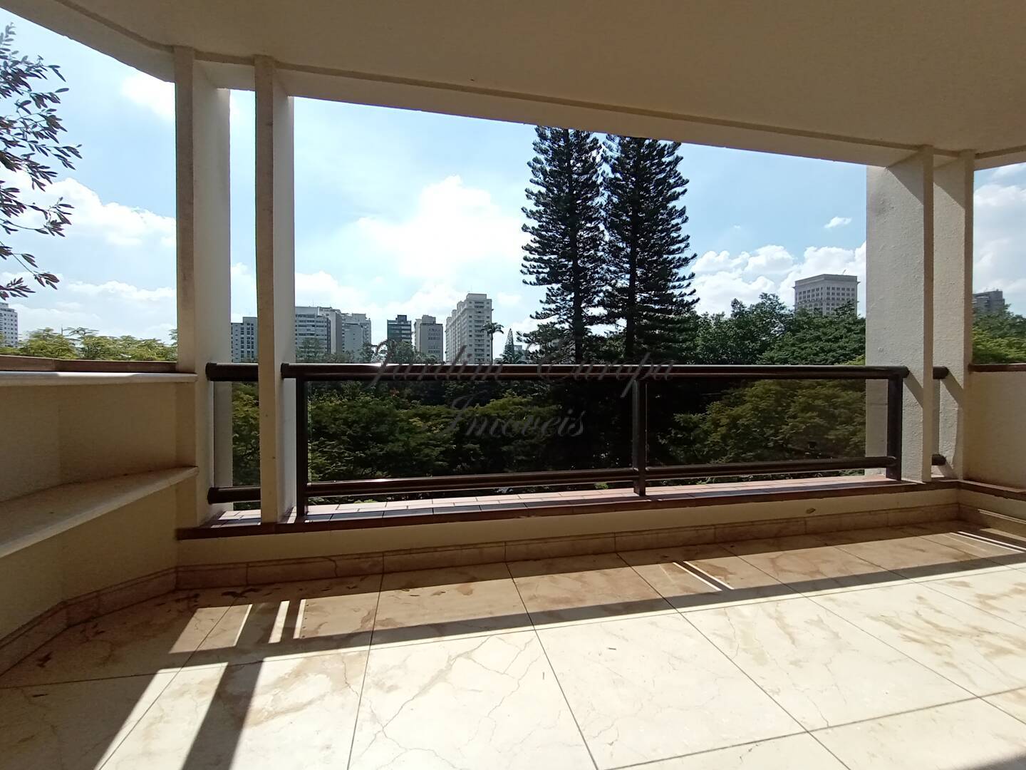 Apartamento para alugar com 3 quartos, 265m² - Foto 1