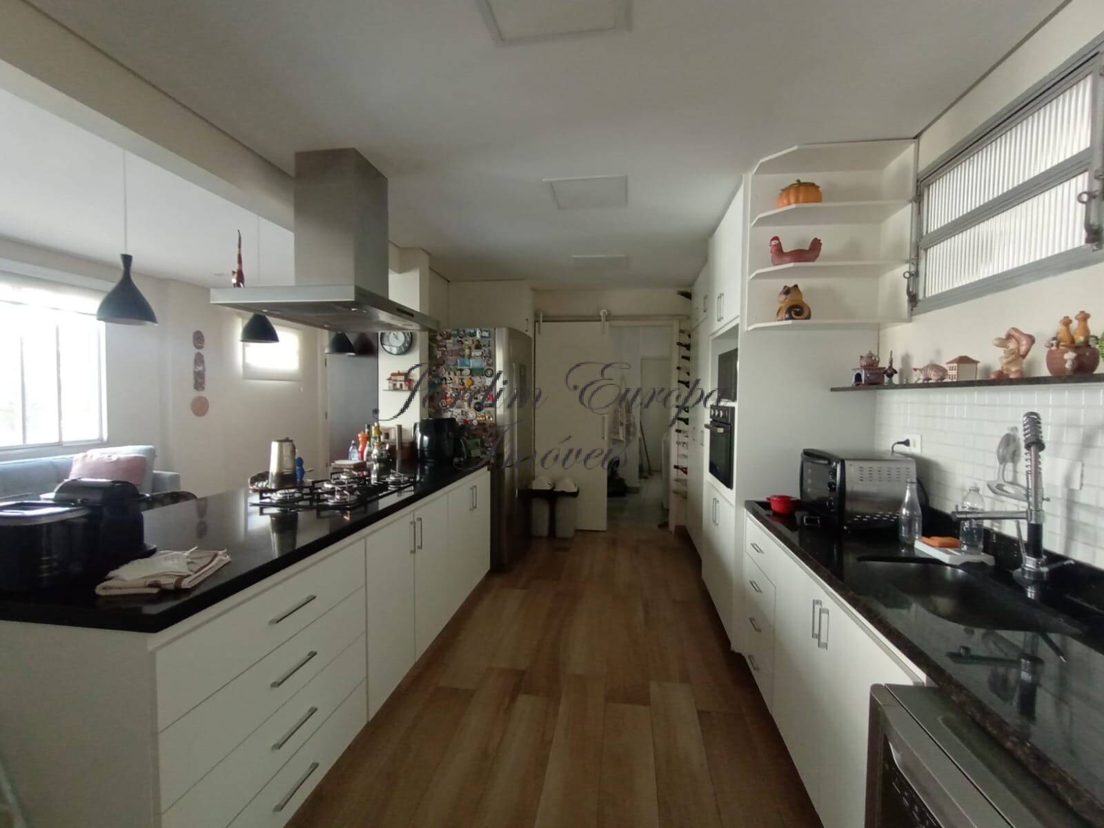 Apartamento à venda com 3 quartos, 142m² - Foto 3