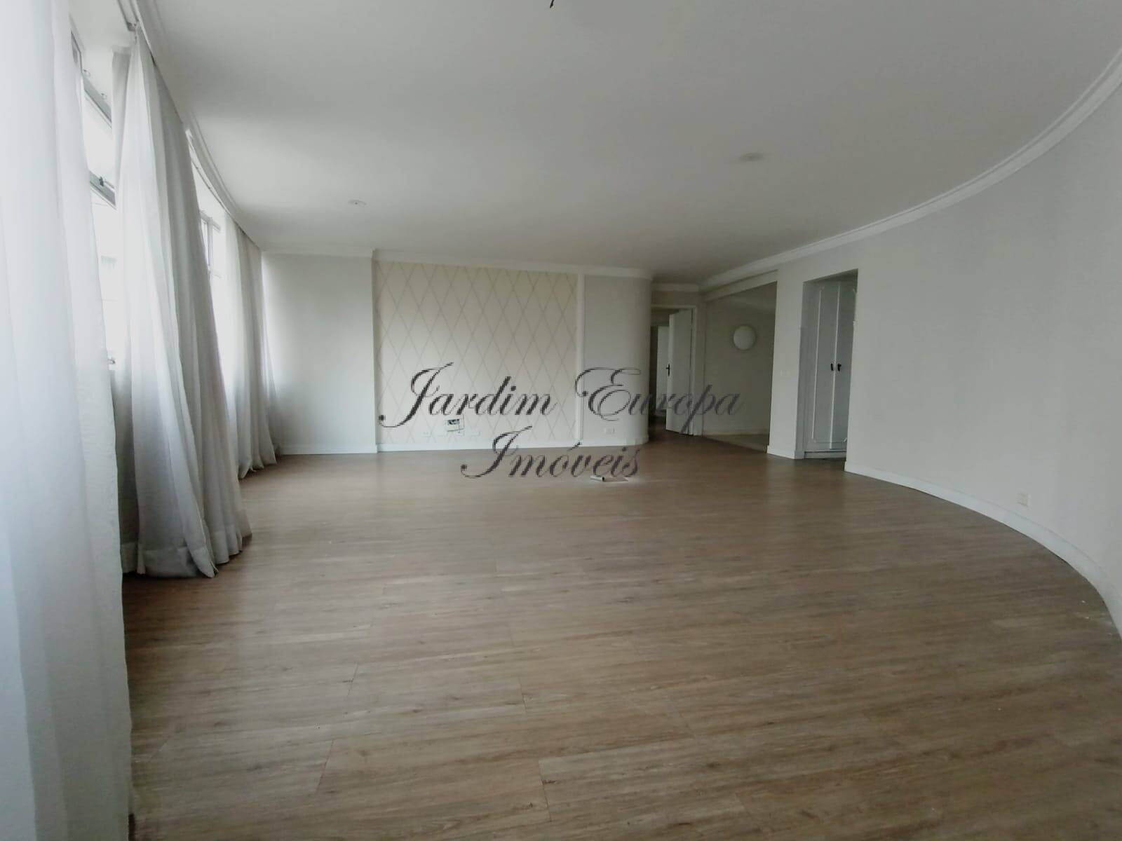 Apartamento à venda com 3 quartos, 178m² - Foto 4