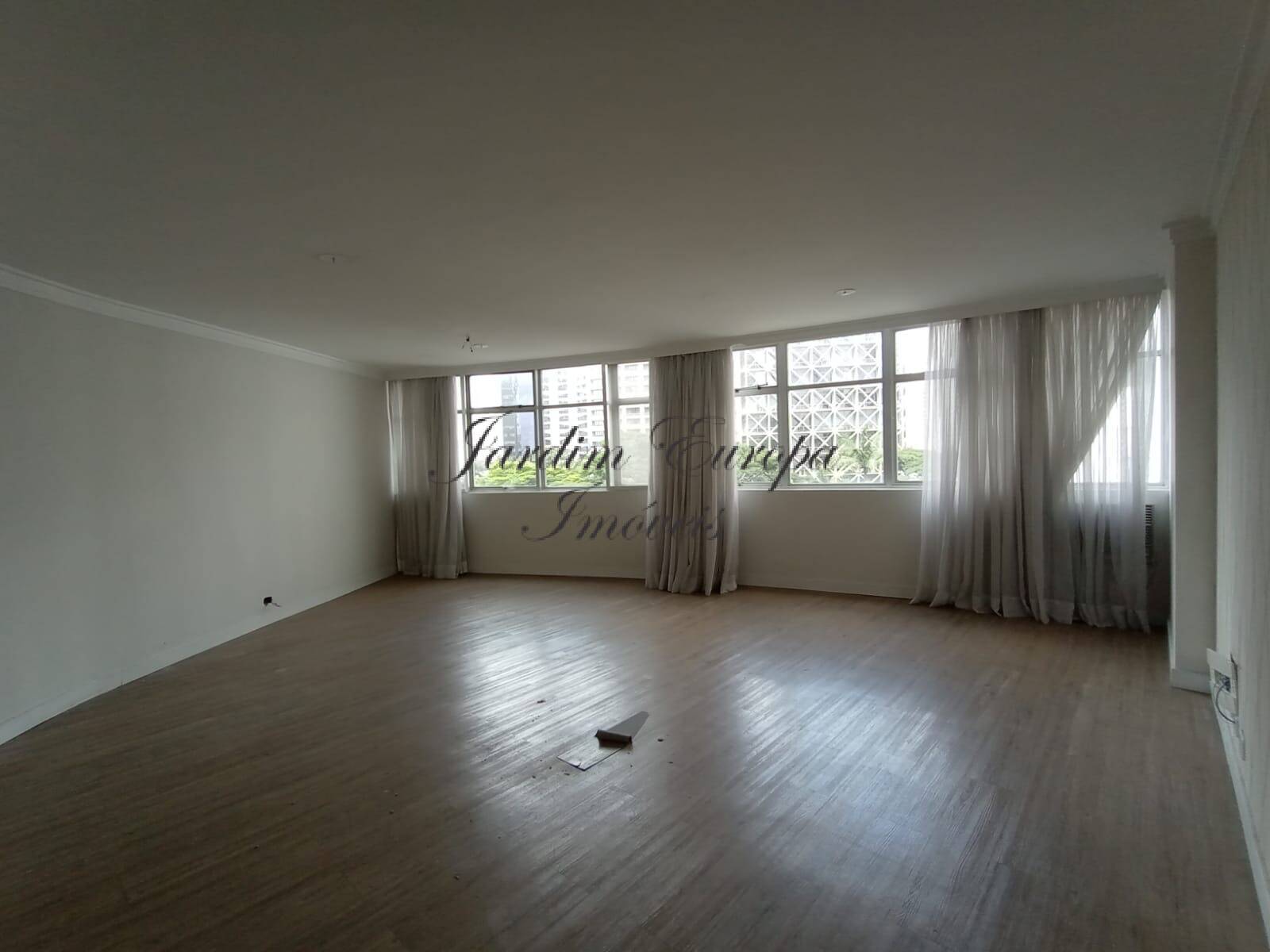 Apartamento à venda com 3 quartos, 178m² - Foto 2