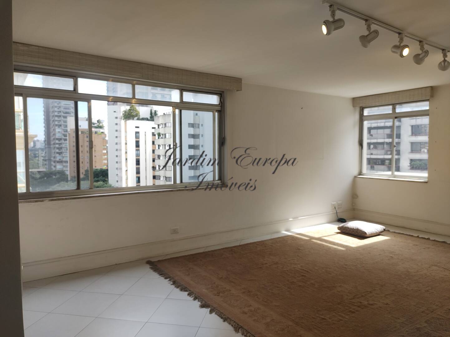 Apartamento à venda e aluguel com 1 quarto, 126m² - Foto 1