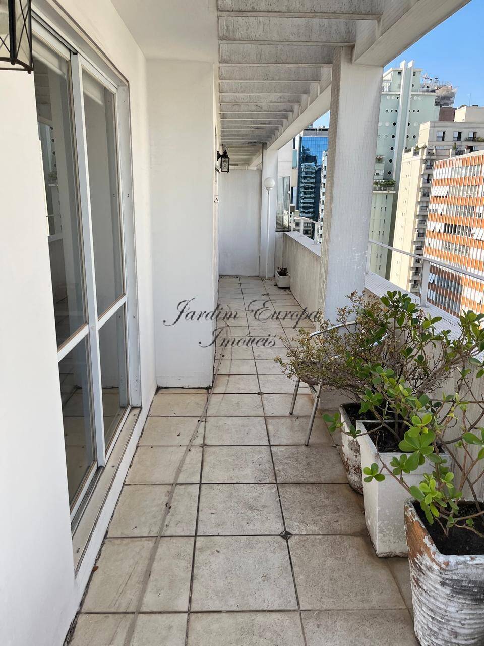 Apartamento para alugar com 2 quartos, 141m² - Foto 5