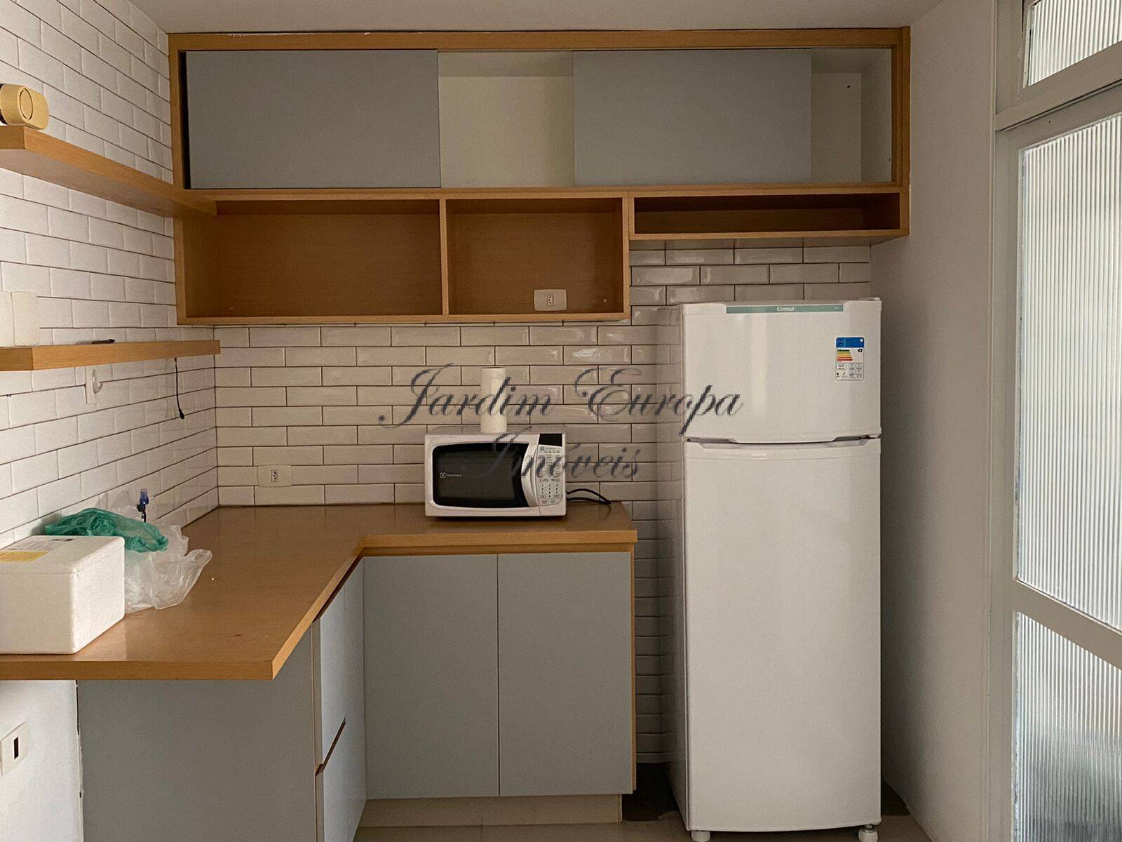 Apartamento para alugar com 3 quartos, 130m² - Foto 2