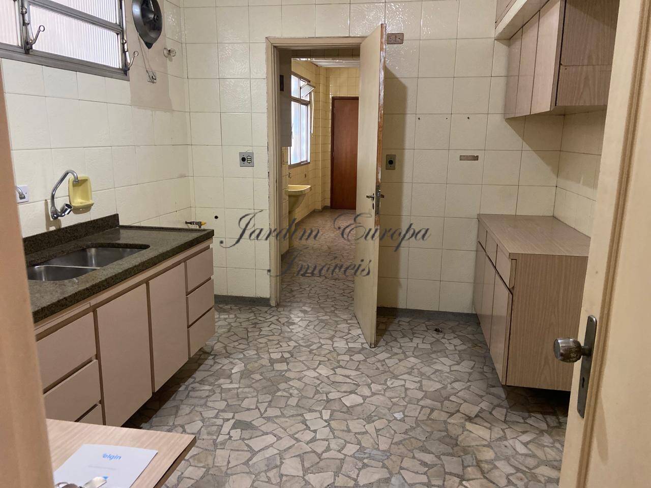 Apartamento à venda com 3 quartos, 170m² - Foto 4