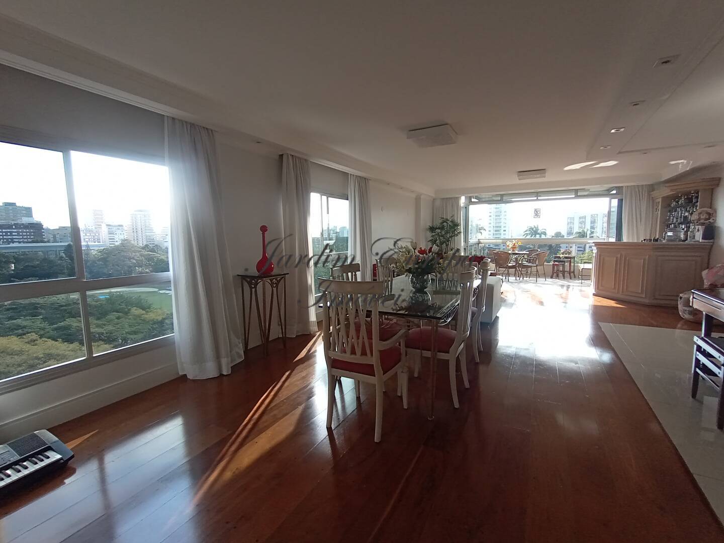 Apartamento para alugar com 3 quartos, 190m² - Foto 1