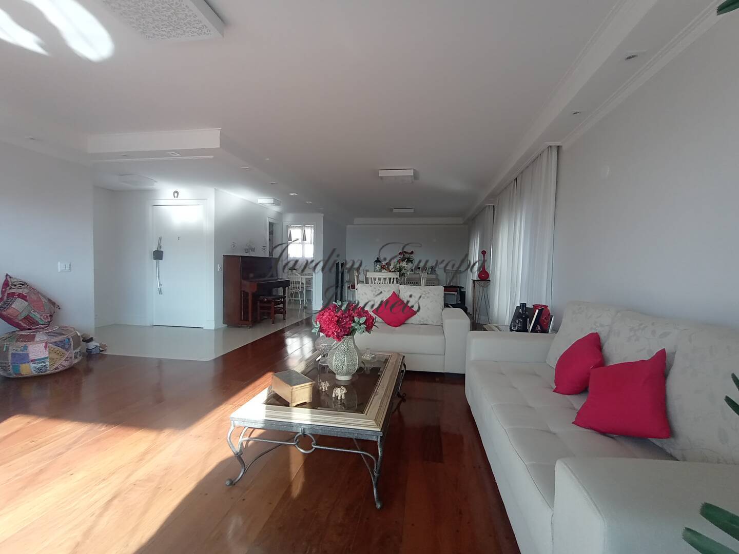 Apartamento para alugar com 3 quartos, 190m² - Foto 3