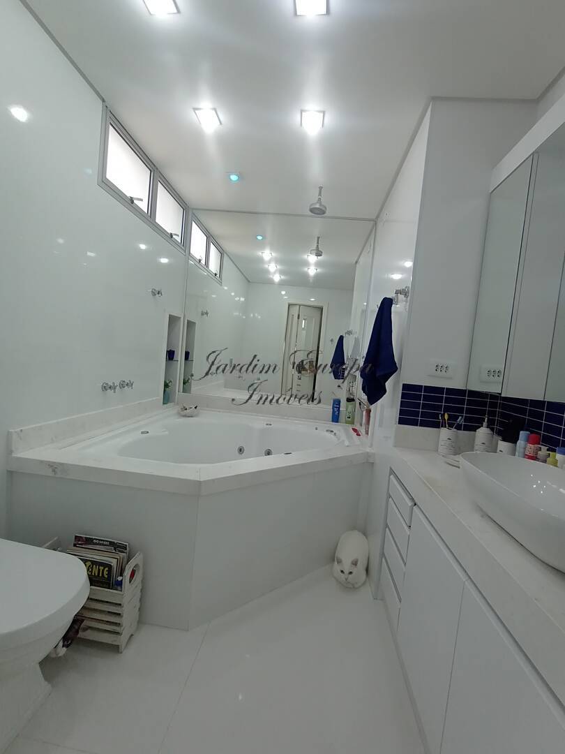 Apartamento para alugar com 3 quartos, 190m² - Foto 8