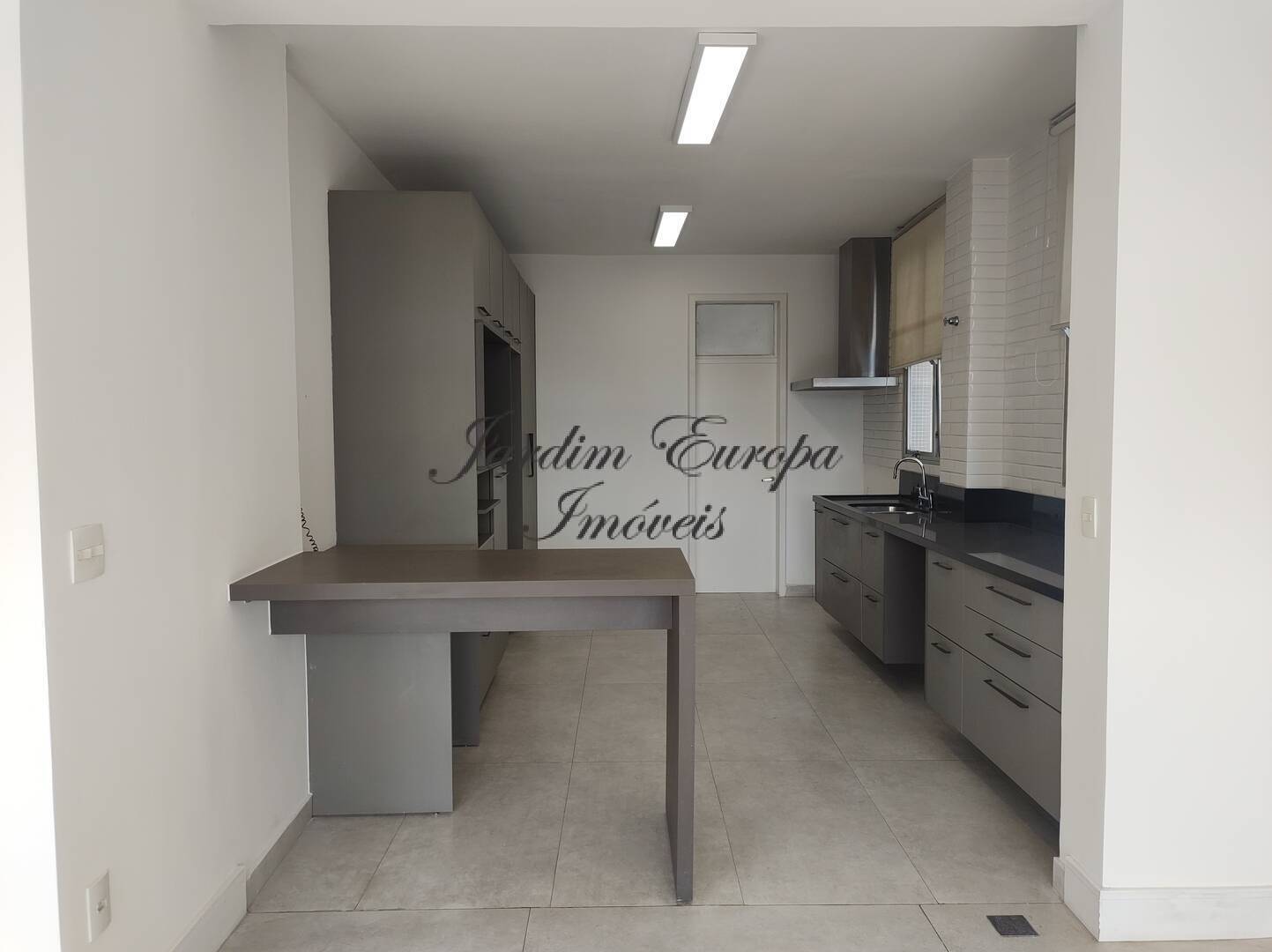 Apartamento para alugar com 3 quartos, 220m² - Foto 21