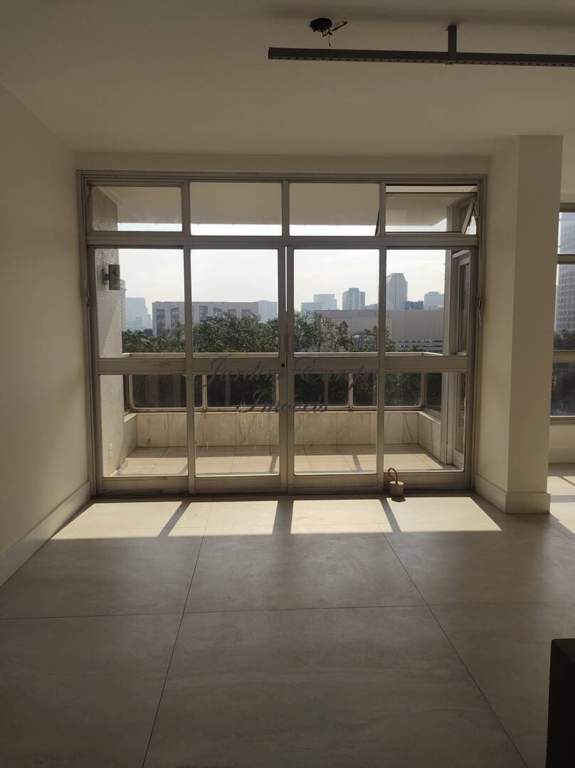 Apartamento para alugar com 3 quartos, 220m² - Foto 3