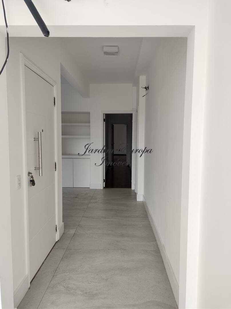 Apartamento para alugar com 3 quartos, 220m² - Foto 11